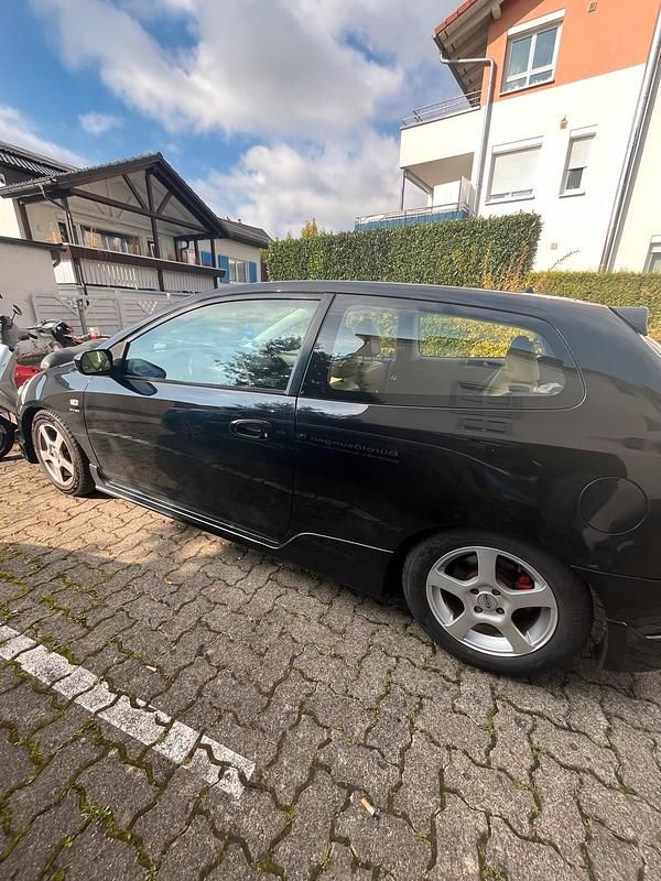 Schwarz Gebraucht 2003 Honda Civic Limousine | 3.200 € - Bild 1/4