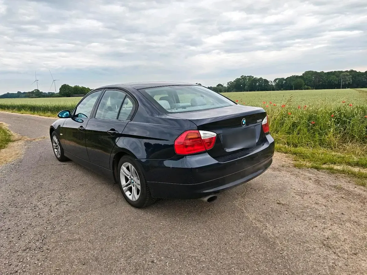 Gebraucht BMW 318 143 PS (105 kW) 2008 Blau Limousine