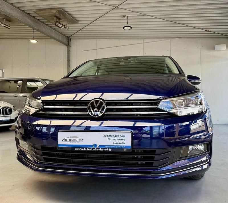 Blau Gebraucht 2024 VW Touran Van / Kleinbus | 34.970 € (Fairer Preis) - Bild 1/3