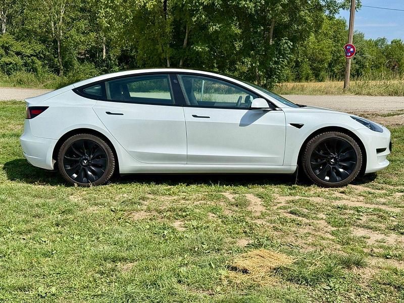 Gebraucht Tesla Model 3 Standard Range Plus 239 kW (325 PS) 2021 Weiß Limousine