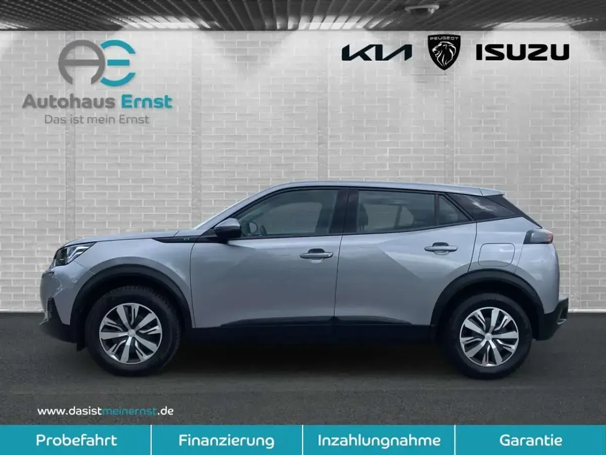 Gebraucht Peugeot e-2008 Active 100 kW (136 PS) 2022 Artense silber metallic SUV