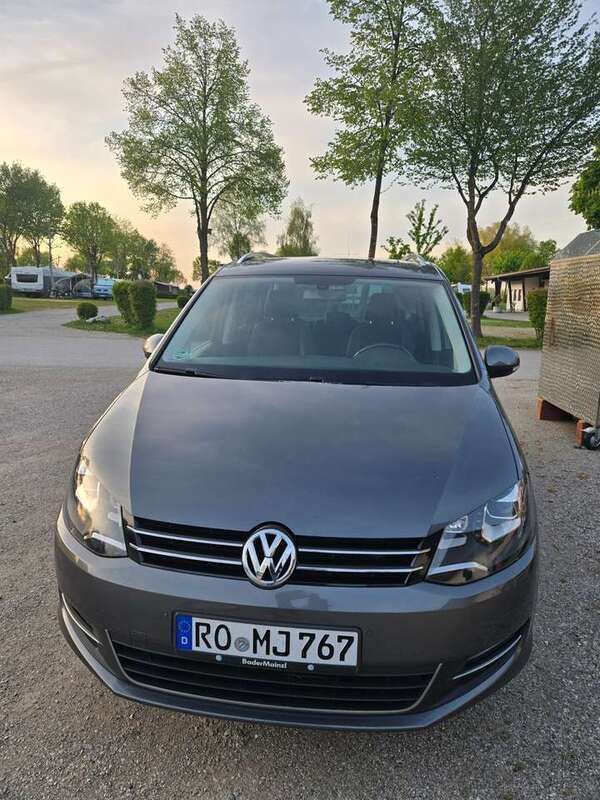 Grau Gebraucht 2011 VW Sharan Highline Van / Kleinbus | 8.900 € (Guter Preis) - Bild 1/4