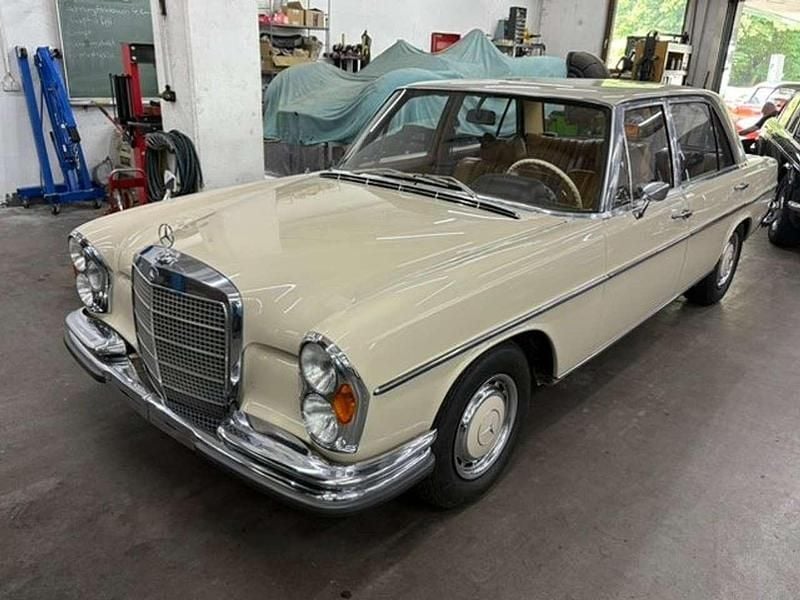 Gebraucht Mercedes 300 200 PS (147 kW) 1971 Beige Limousine