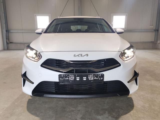 Deluxeweiß exclusiv deluxeweiß exclusiv Neu 2024 Kia Ceed Sportswagon Kombi | 27.352 € (Guter Preis) - Bild 1/1