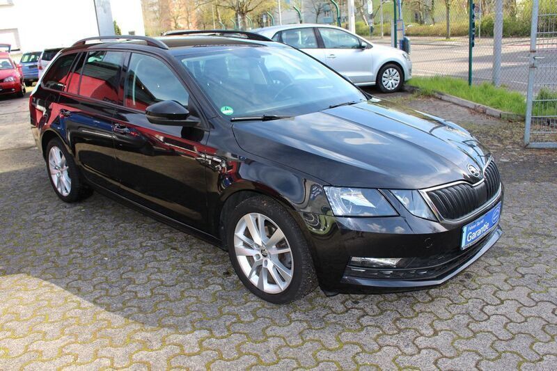 Schwarz Gebraucht 2018 Skoda Octavia Clever Kombi | 13.400 € (Fairer Preis) - Bild 1/4