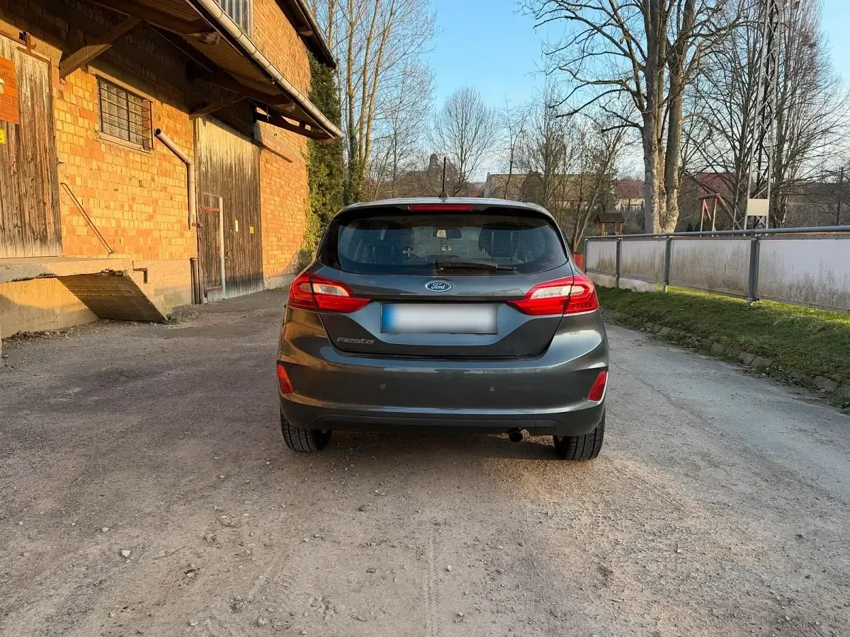 Gebraucht Ford Fiesta 86 PS (63 kW) 2018 Grau Kleinwagen