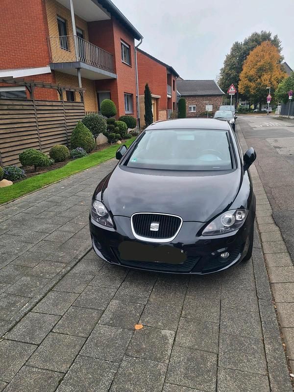 Schwarz Gebraucht 2012 Seat Leon Copa Limousine | 5.699 € (Superpreis) - Bild 1/4