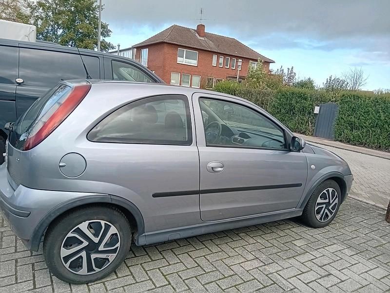 Silber Gebraucht 2003 Opel Corsa Kleinwagen | 1.500 € (Etwas zu teuer) - Bild 1/4
