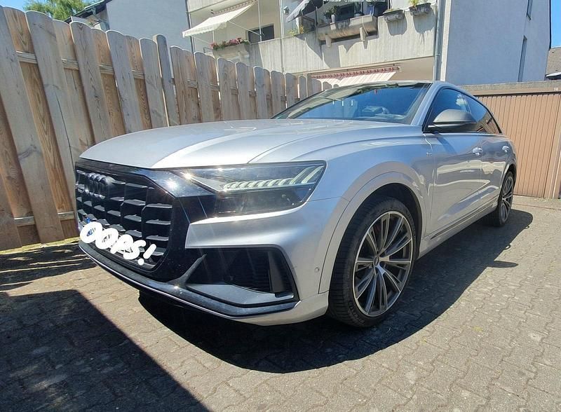 Silber Gebraucht 2021 Audi Q8 SUV | 59.900 € (Etwas zu teuer) - Bild 1/4