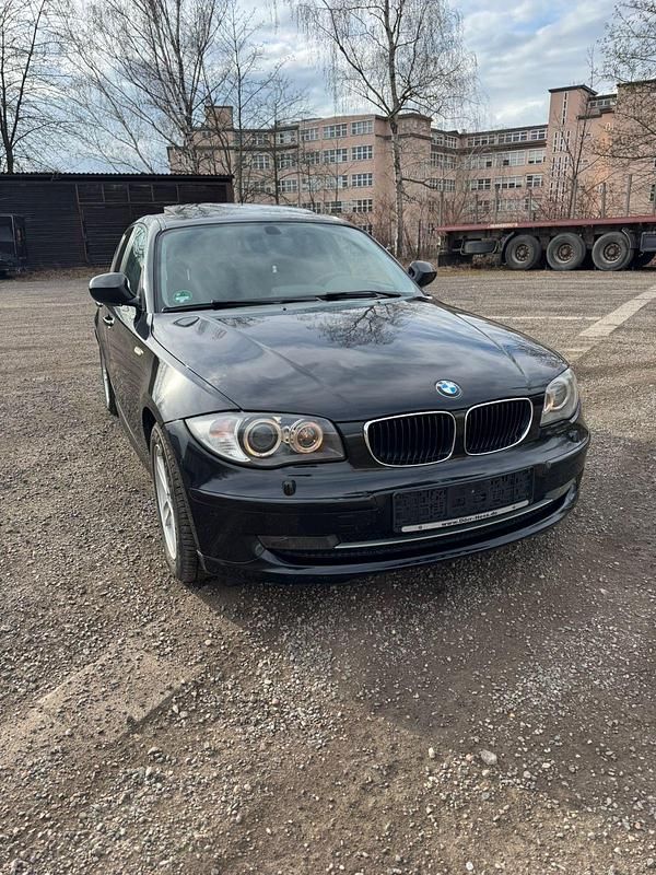 Gebraucht BMW 116 122 PS (89 kW) 2010 Schwarz Kleinwagen