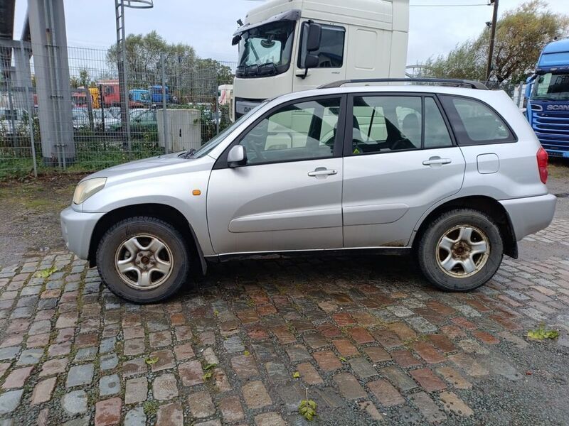 Gebraucht Toyota RAV4 150 PS (110 kW) 2001 Silber SUV