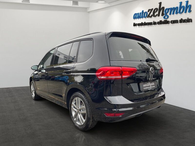 Gebraucht VW Touran Comfortline 150 PS (110 kW) 2024 Deep black perleffekt Van / Kleinbus