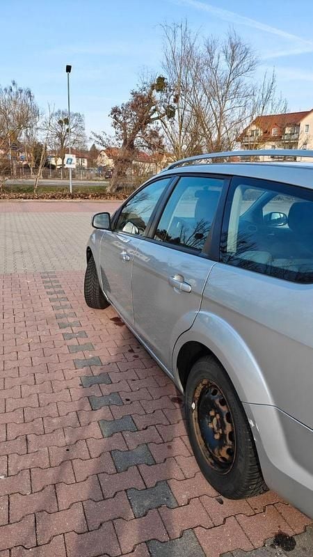 Gebraucht Ford Focus Ambiente 101 PS (74 kW) 2009 Silber Kombi