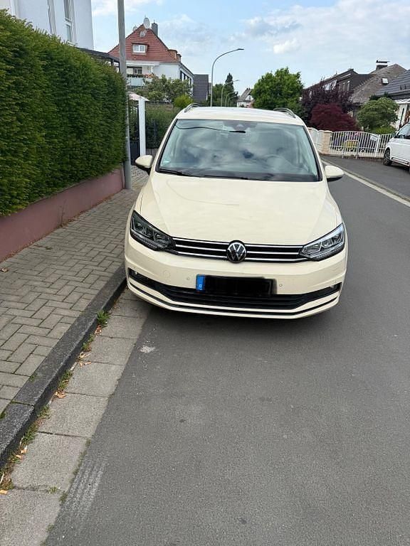 Gelb Gebraucht 2023 VW Touran Van / Kleinbus | 21.000 € (Superpreis) - Bild 1/4