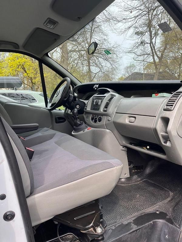 Gebraucht Opel Vivaro 114 PS (83 kW) 2007 Weiß Van / Kleinbus