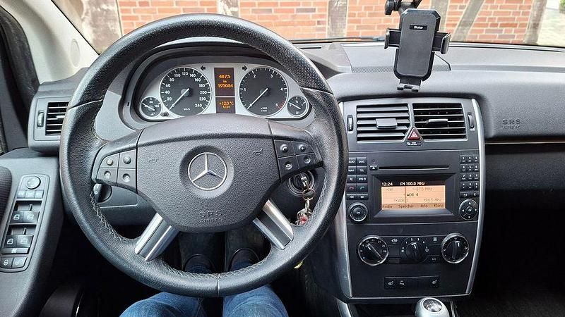 Gebraucht Mercedes B180 109 PS (80 kW) 2010 Silber Van / Kleinbus