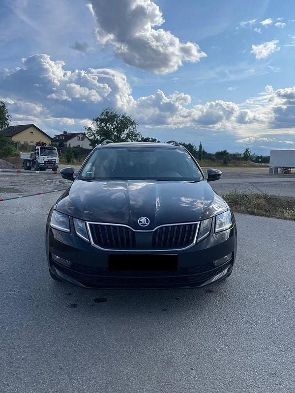 Schwarz Gebraucht 2018 Skoda Octavia Kombi | 13.800 € (Superpreis) - Bild 1/4