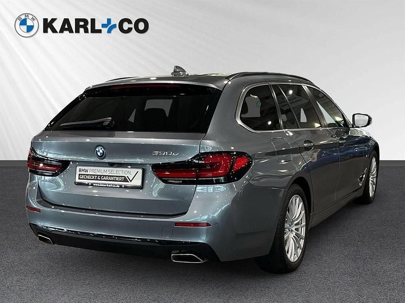 Gebraucht BMW 530e Sport Line 292 PS (214 kW) 2022 Blau Kombi