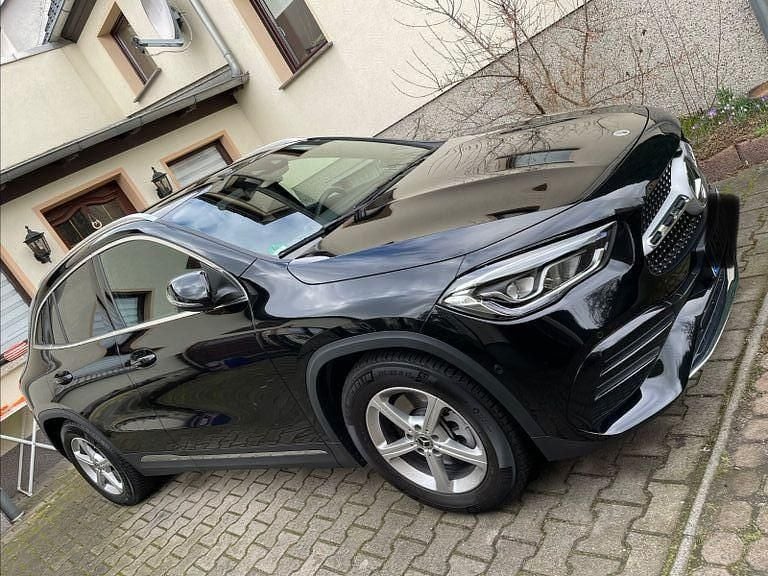Schwarz Gebraucht 2021 Mercedes GLA250 SUV | 32.000 € (Fairer Preis) - Bild 1/4