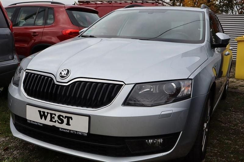 Silber Gebraucht 2016 Skoda Octavia Joy Limousine | 9.990 € (Fairer Preis) - Bild 1/2