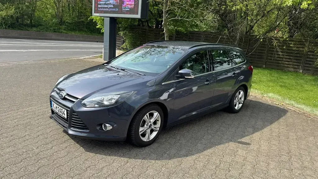 Occasion Ford Focus SYNC Edition 101 ch (74 kW) 2013 Bleue Berline
