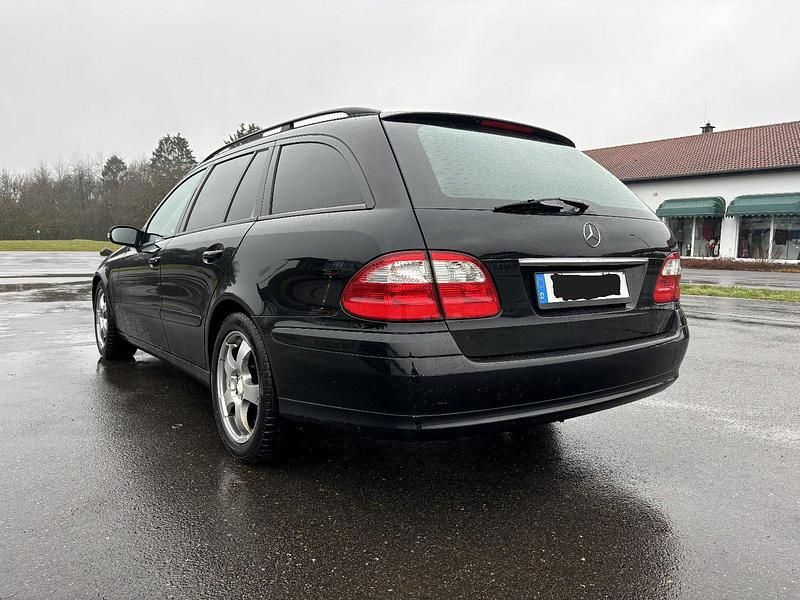 Gebraucht Mercedes E240 177 PS (130 kW) 2004 Schwarz Kombi