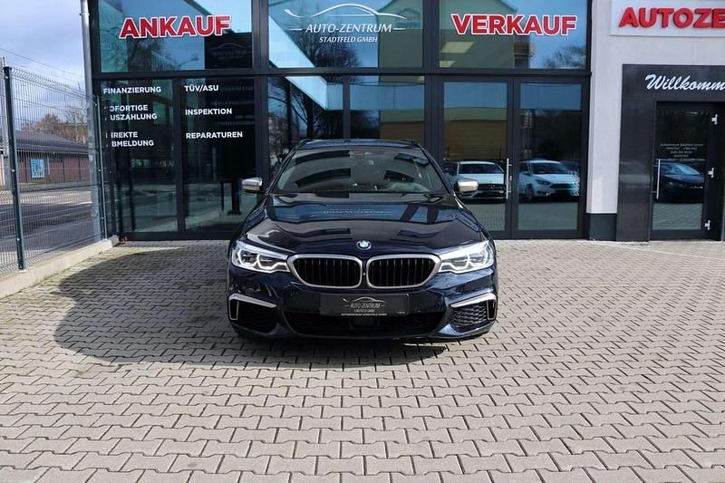 Gebraucht BMW 550 400 PS (294 kW) 2019 Carbonschwarz Kombi