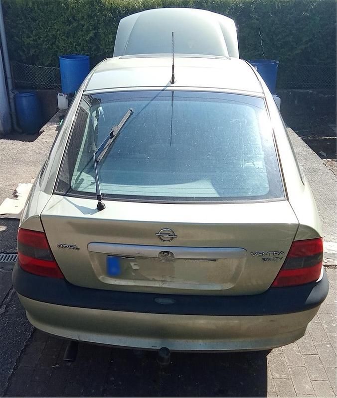 Gebraucht Opel Vectra 136 PS (100 kW) 1996 Grün Limousine