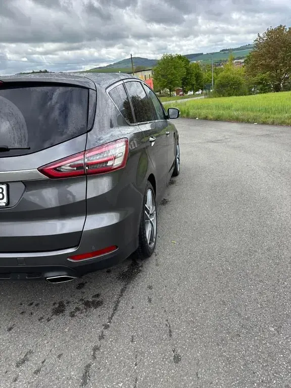 Gebraucht Ford S-MAX Titanium 180 PS (132 kW) 2016 Grau Van / Kleinbus