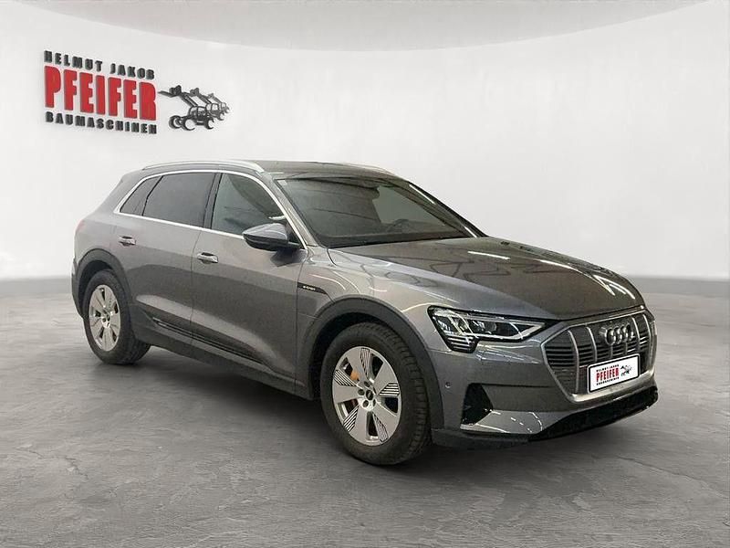 Grau Gebraucht 2021 Audi e-tron S-Line SUV | 25.800 € (Superpreis) - Bild 1/4