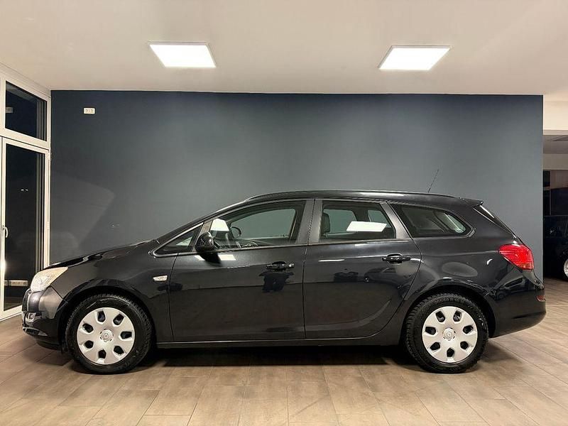 Second-hand Opel Astra Selection 120 CP (88 kW) 2012 Negru Break