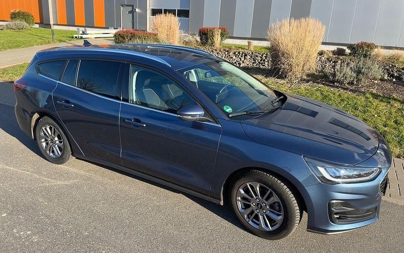 Gebraucht Ford Focus Titanium 125 PS (91 kW) 2023 Blau Kombi