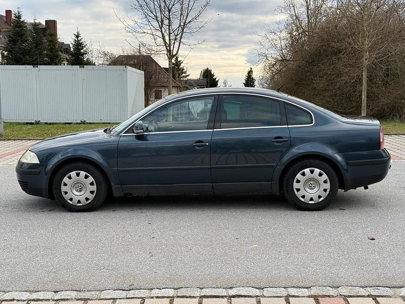 Second-hand VW Passat 116 CP (85 kW) 2004 Albastru Berlinǎ