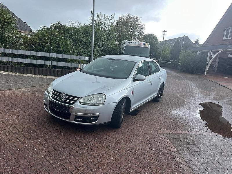 Silber Gebraucht 2006 VW Jetta Comfortline Limousine | 1.499 € (Superpreis) - Bild 1/4