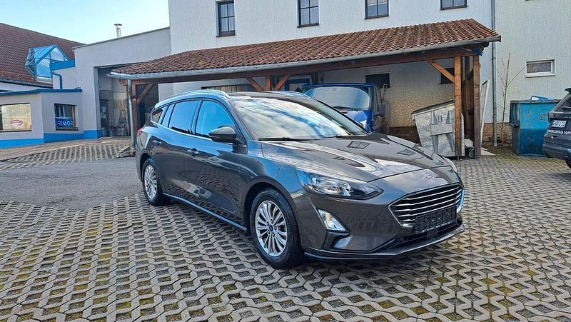 Gebraucht Ford Focus Titanium 125 PS (91 kW) 2022 Grau Kombi