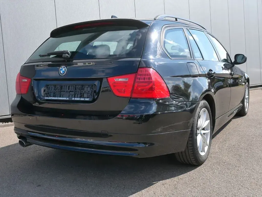 Gebraucht BMW 320 177 PS (130 kW) 2009 Schwarz Kombi