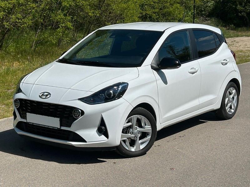 Weiß Gebraucht 2023 Hyundai i10 GO! Kleinwagen | 10.990 € (Guter Preis) - Bild 1/4