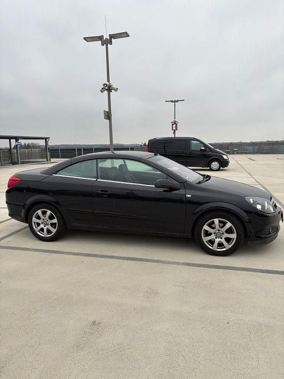 Gebraucht Opel Astra Cabriolet Edition 140 PS (102 kW) 2008 Schwarz Cabrio