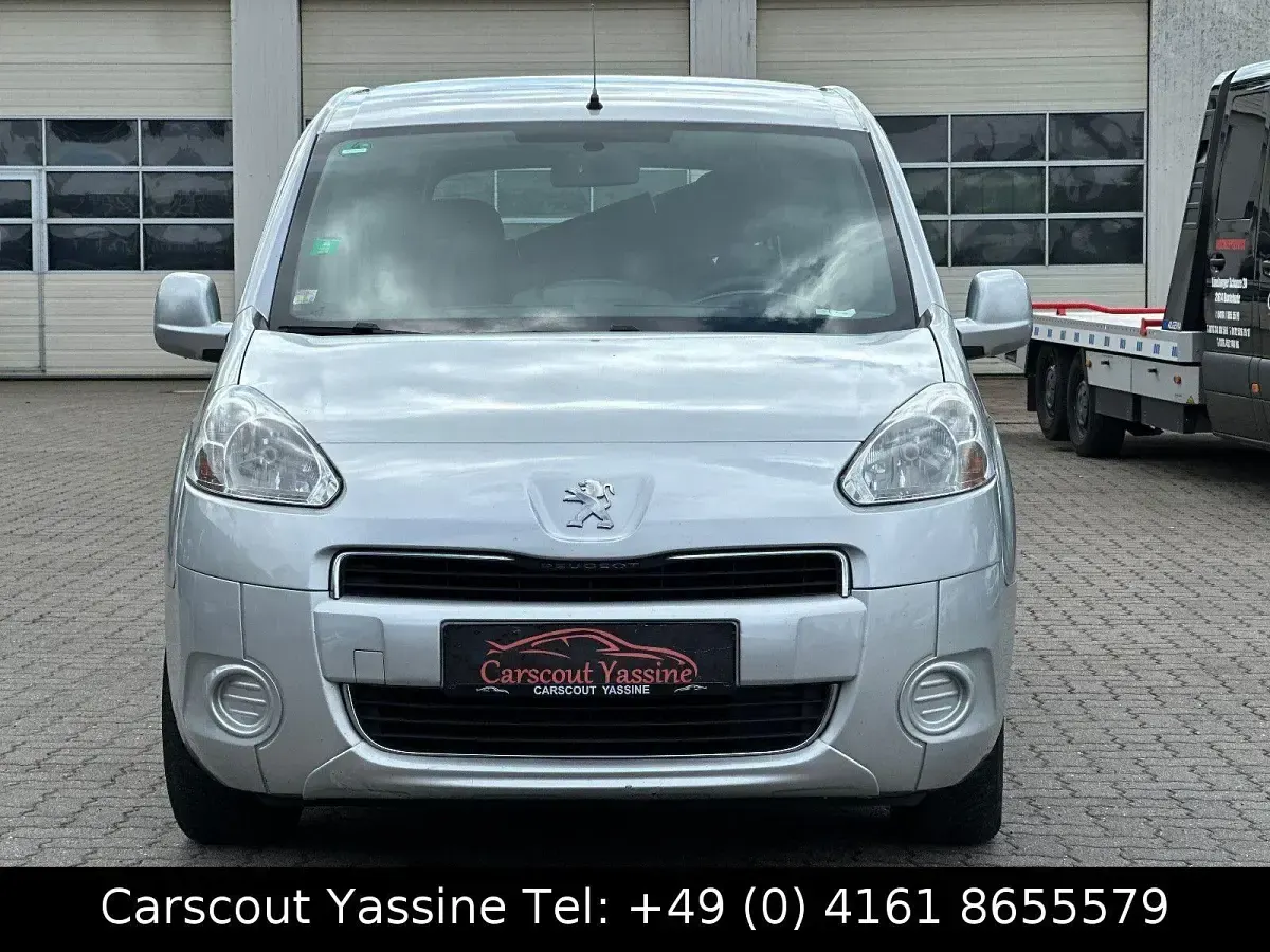 Gebraucht Peugeot TePee Active 92 PS (67 kW) 2013 Grau Kombi