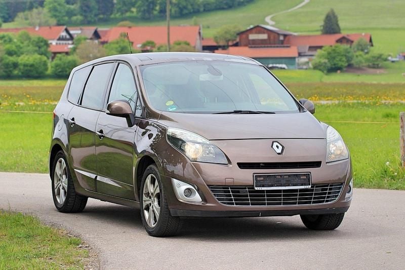 Braun Gebraucht 2010 Renault Mégane GrandTour Kombi | 1.850 € (Superpreis) - Bild 1/4