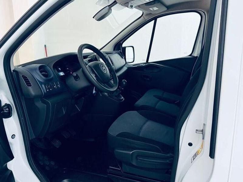 Gebraucht Opel Vivaro 120 PS (88 kW) 2019 Weiß Van / Kleinbus