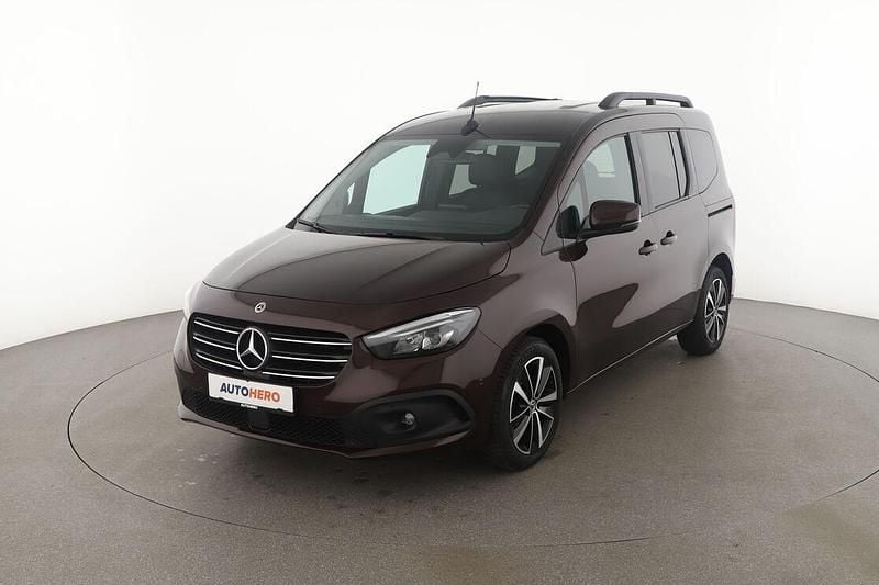 Rot Gebraucht 2023 Mercedes T180 Progressive Van / Kleinbus | 25.480 € (Guter Preis) - Bild 1/3