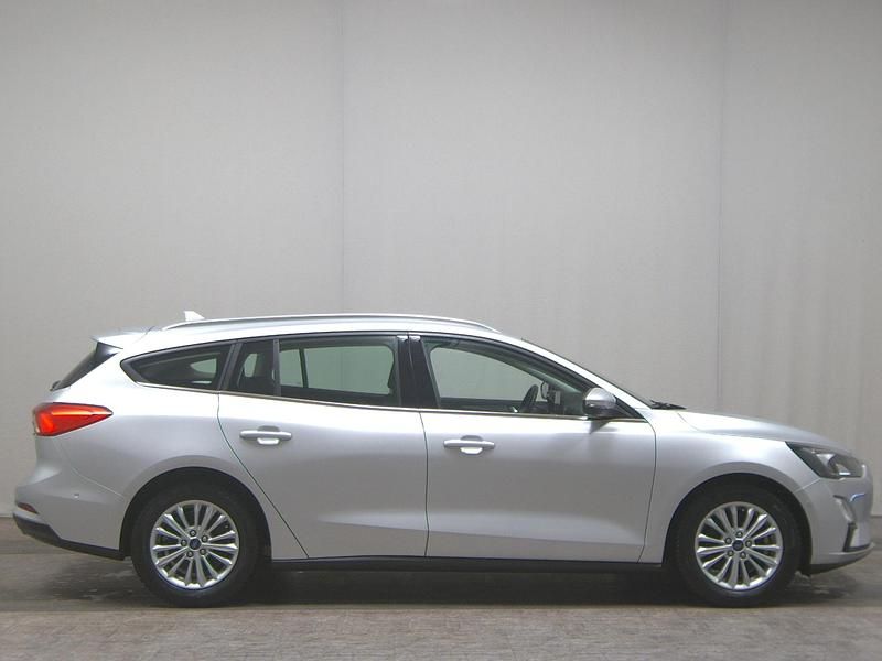 Gebraucht Ford Focus Titanium 125 PS (91 kW) 2022 Silber Kombi