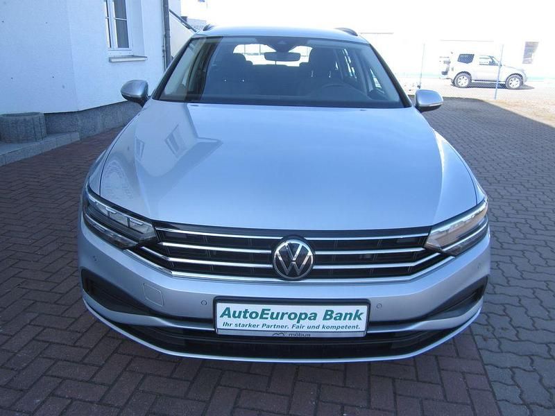 Gebraucht VW Passat 150 PS (110 kW) 2022 Silber Kombi