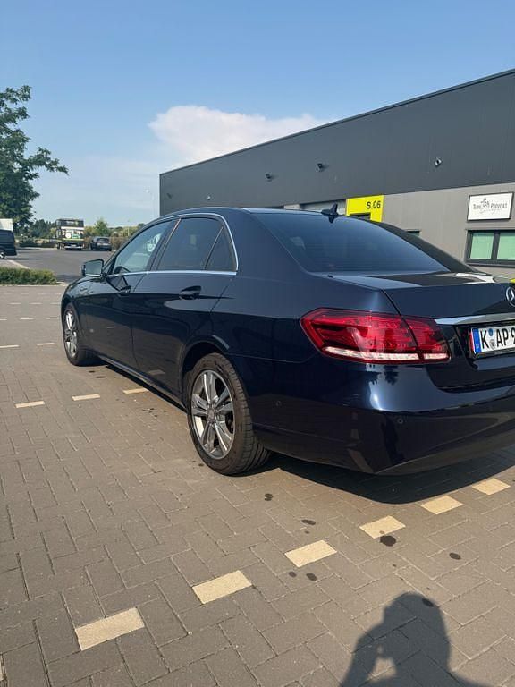 Gebraucht Mercedes E200 136 PS (100 kW) 2015 Blau Limousine