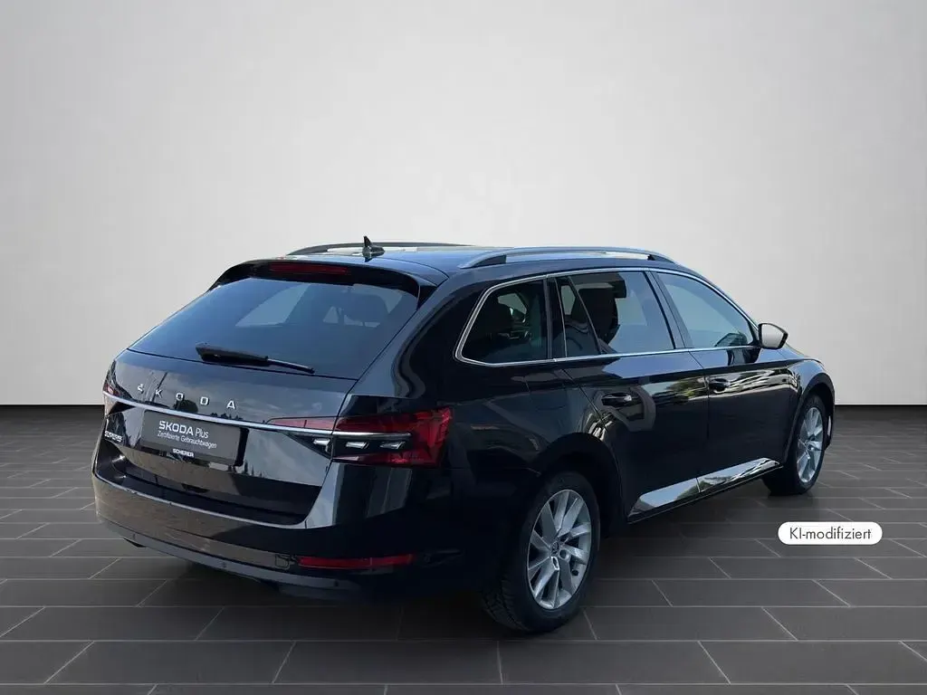 Gebraucht Skoda Superb Style 218 PS (160 kW) 2024 Blackmagic perleffekt Kombi