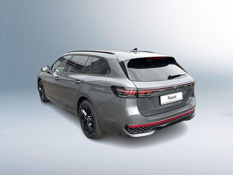 Neu VW Passat R-line 150 PS (110 kW) 2025 Grau Limousine
