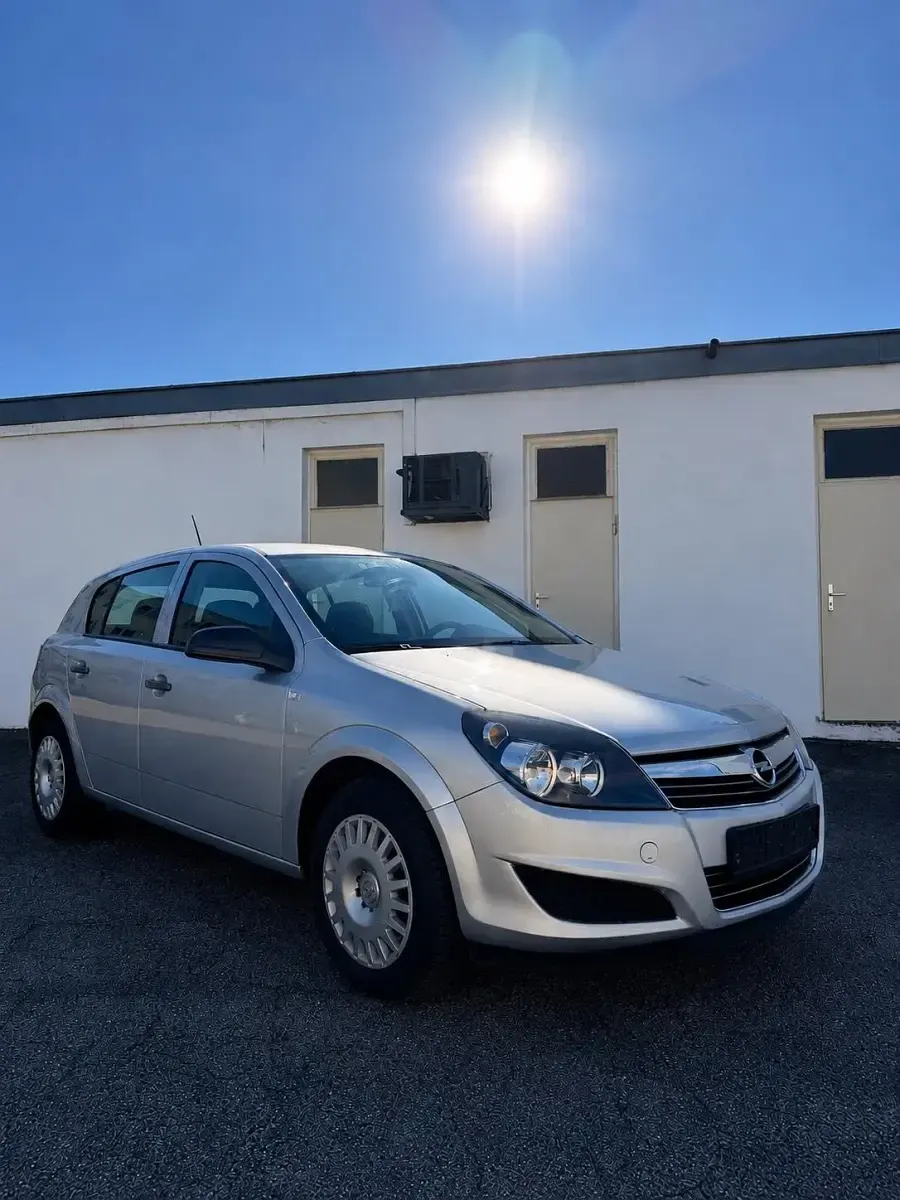 Gebraucht Opel Astra 90 PS (66 kW) 2009 Silber Kleinwagen