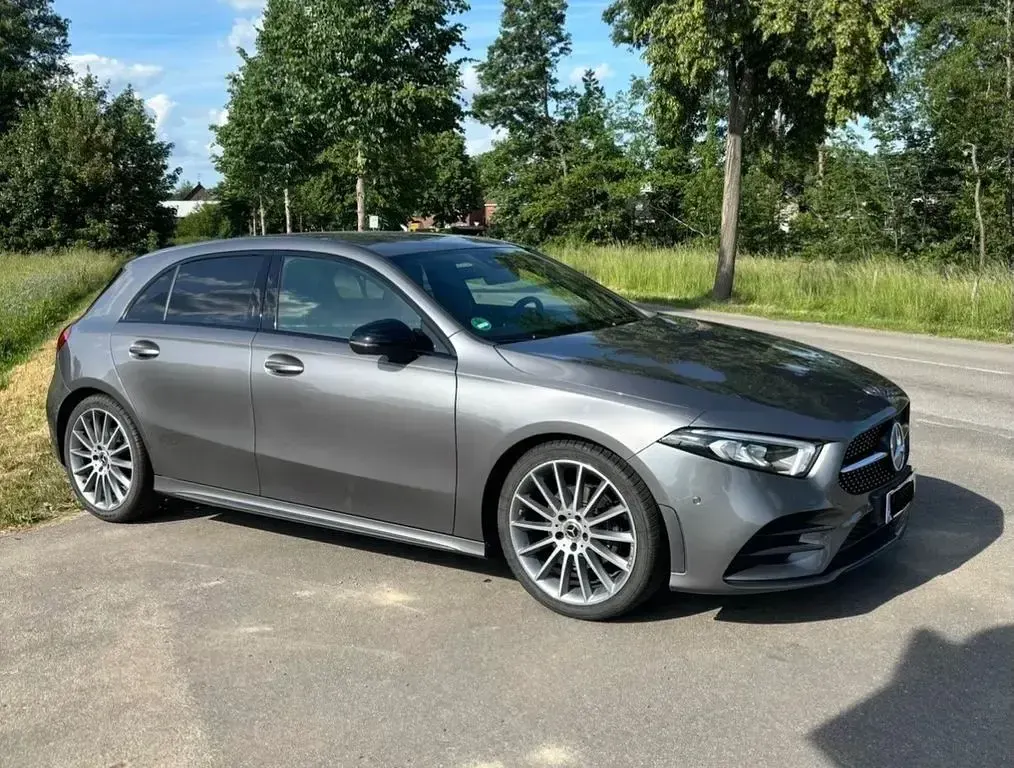 Gebraucht Mercedes A200 AMG line 163 PS (119 kW) 2019 Grau Limousine