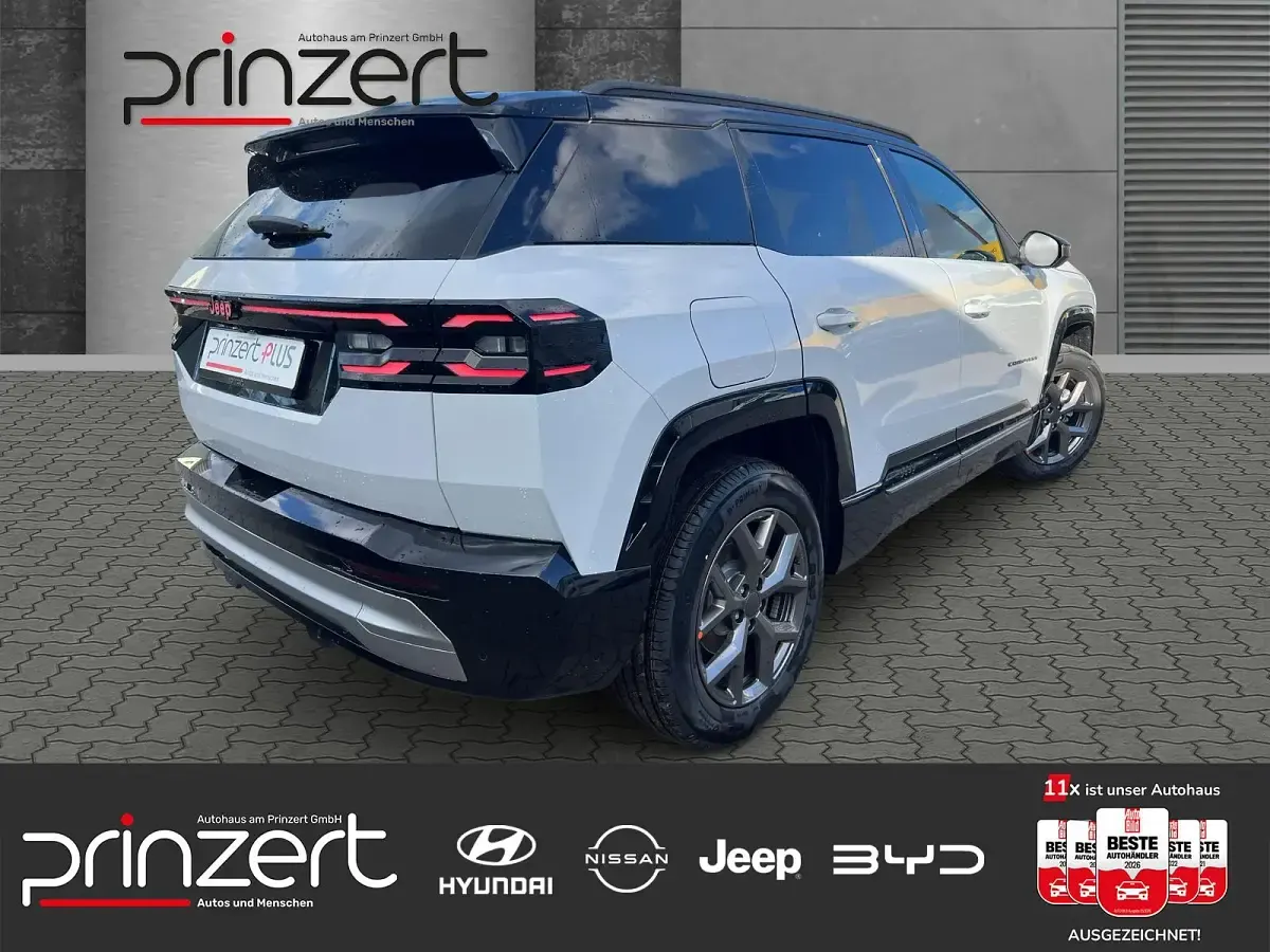 Neu Jeep Compass 145 PS (106 kW) 2026 Antarctica white mit dach schwarz SUV